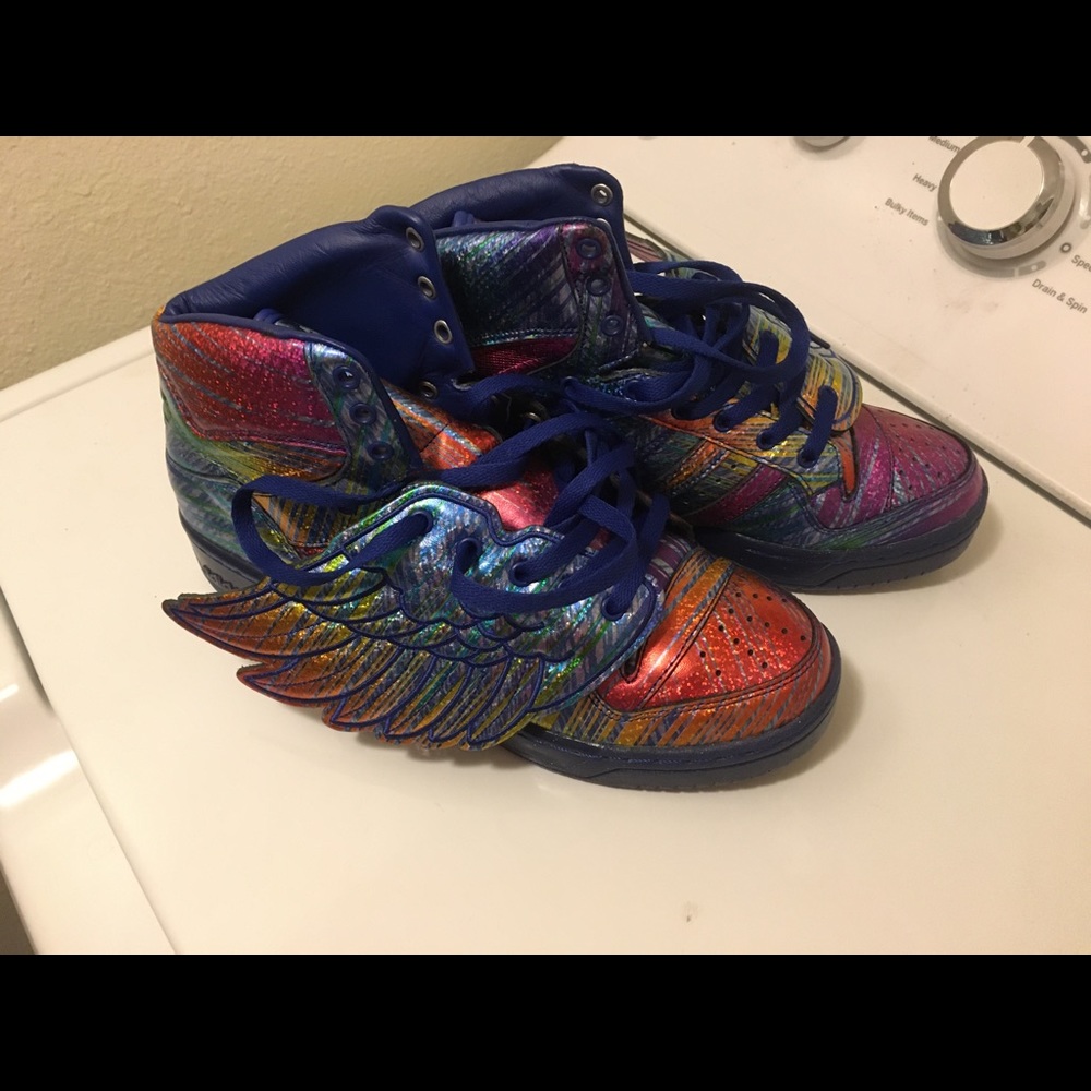 Jeremy Scott Hologram winged addidas